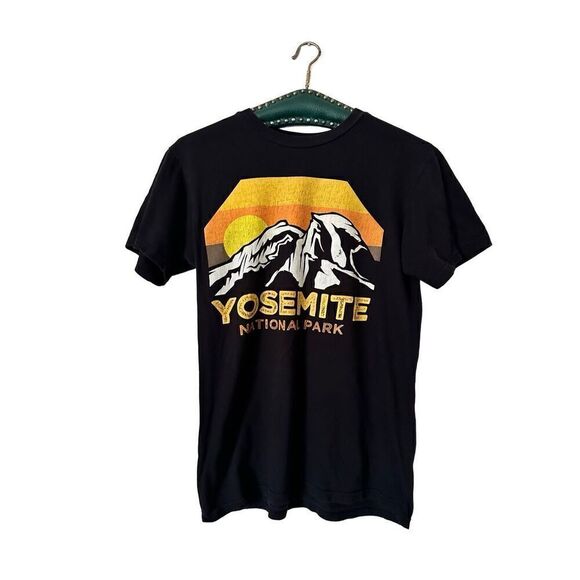 Philcos Yosemite National Park Short Sleeve Graphic Tee - Picture 1 of 3
